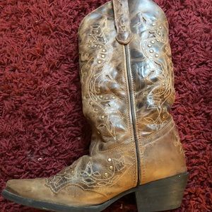 Cowgirl boots (lightly worn)